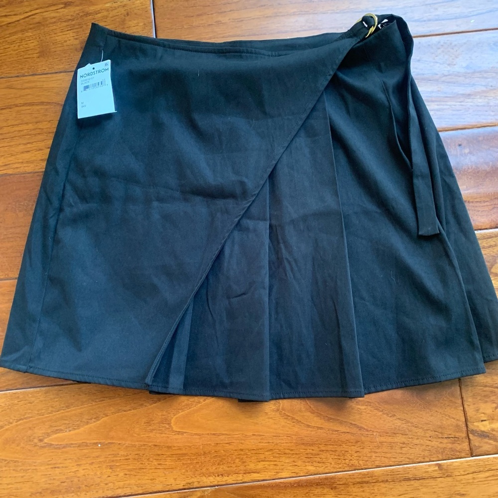 19 Cooper Skirt Size M NWT Pleated Faux Wrap Black Woven Mini Preppy Schoolgirl